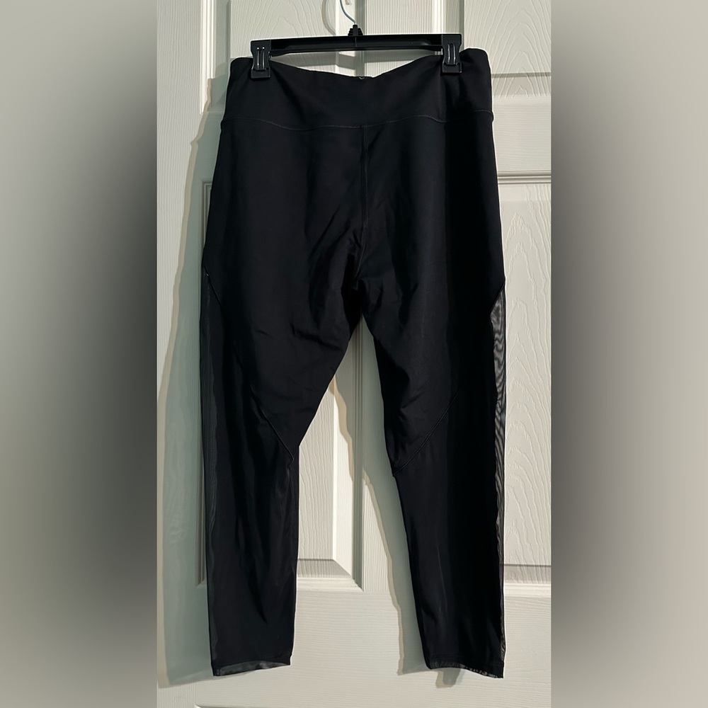 Women’s Victoria’s Secret Black Leggings with Mesh Calves Size: 16 - Picture 3 of 7